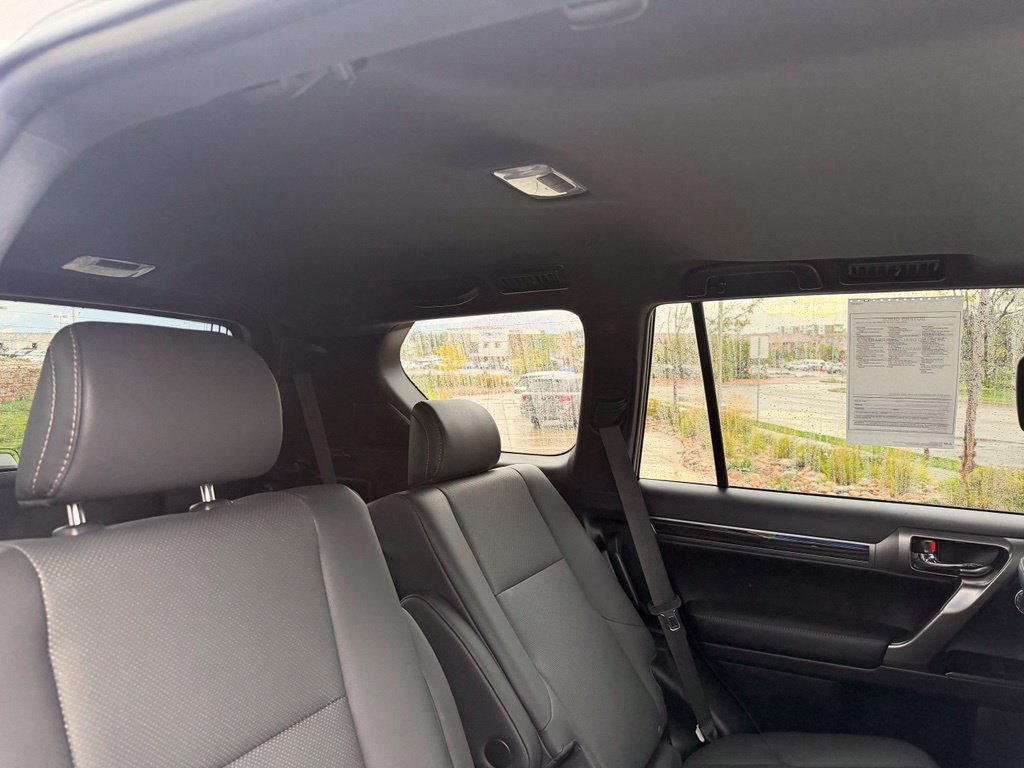 Used 2023 Lexus GX 460 Premium w/ Accessory Package AWD/4WD image 30
