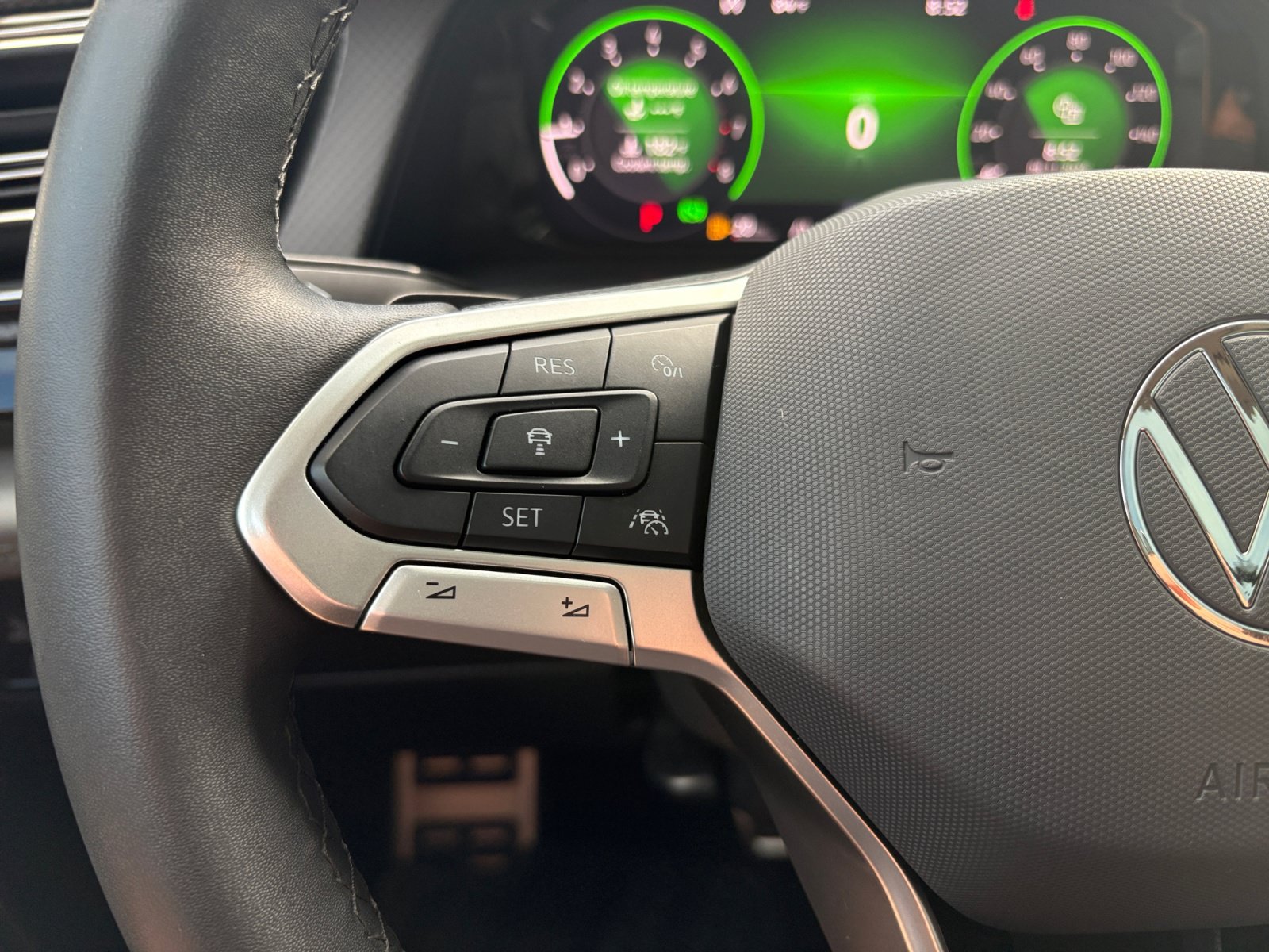 Certified 2024 Volkswagen Atlas Peak Edition SE AWD/4WD image 15