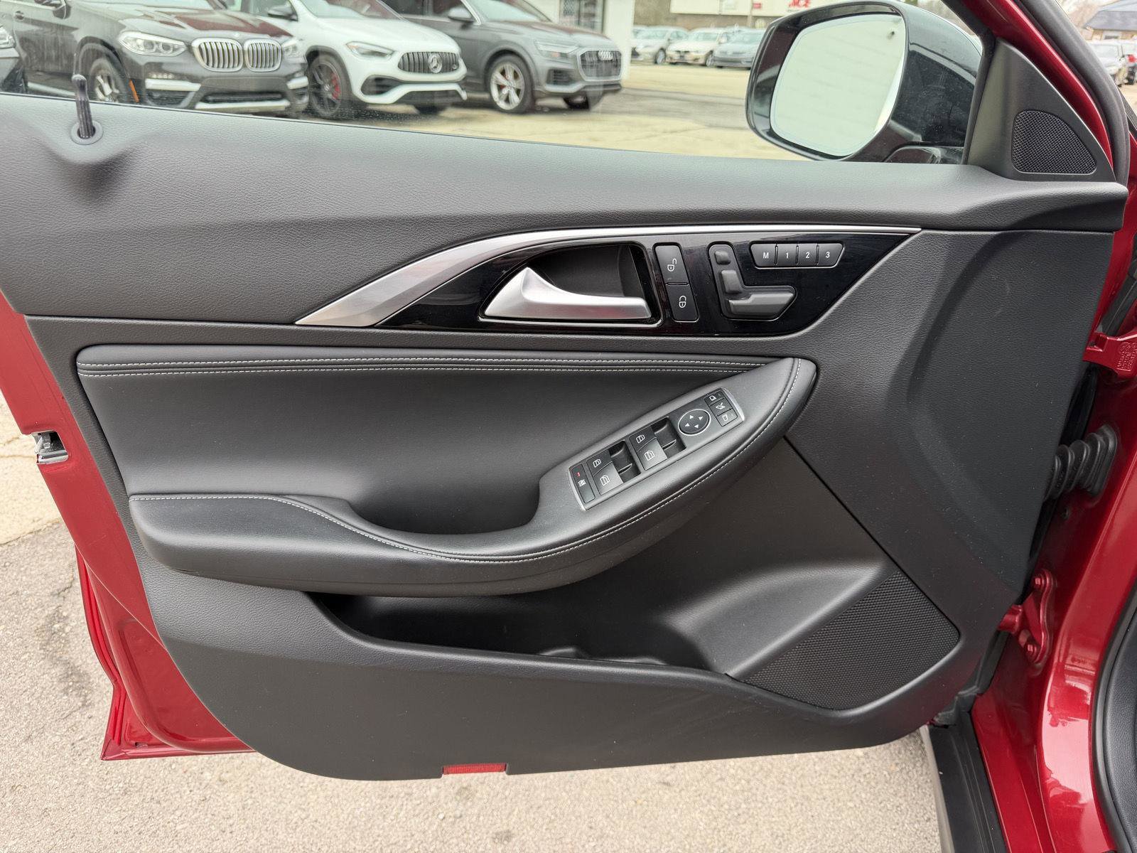 Used 2018 INFINITI QX30 AWD image 9