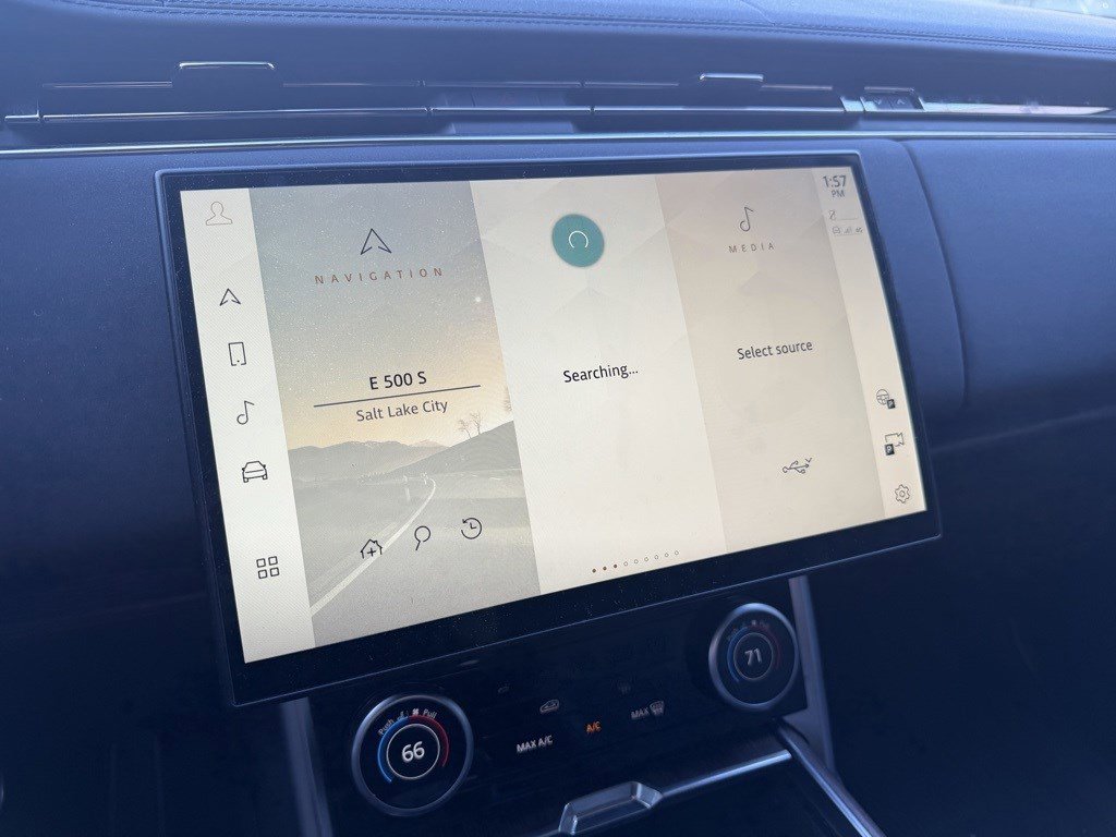 Certified 2023 Land Rover Range Rover SE image 19