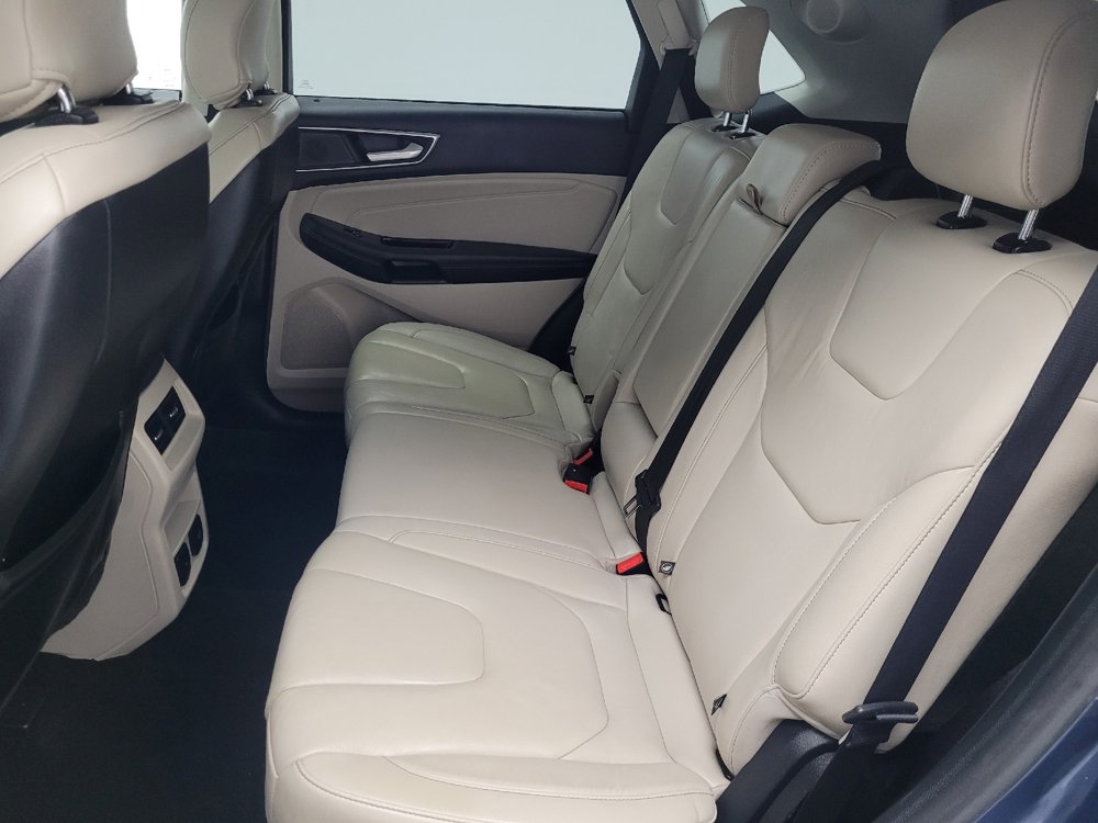 Used 2019 Ford Edge Titanium image 18