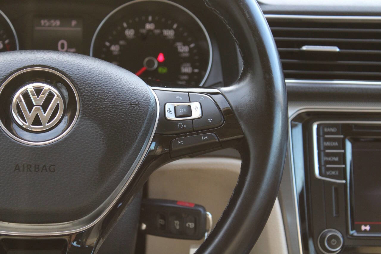 Used 2017 Volkswagen Passat 1.8T R-Line image 38