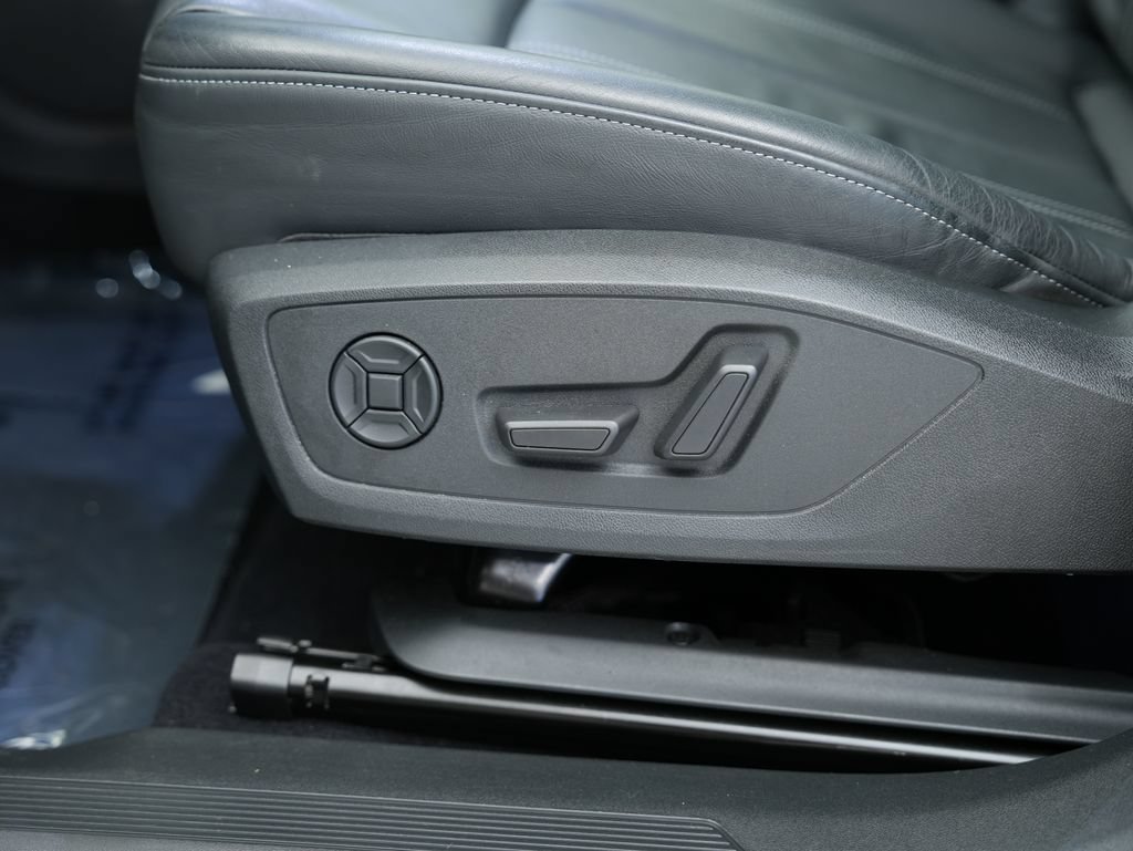 Used 2023 Audi Q4 e-tron Premium Plus AWD/4WD image 8