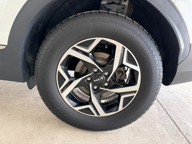 Used 2023 Kia Sportage LX image 11