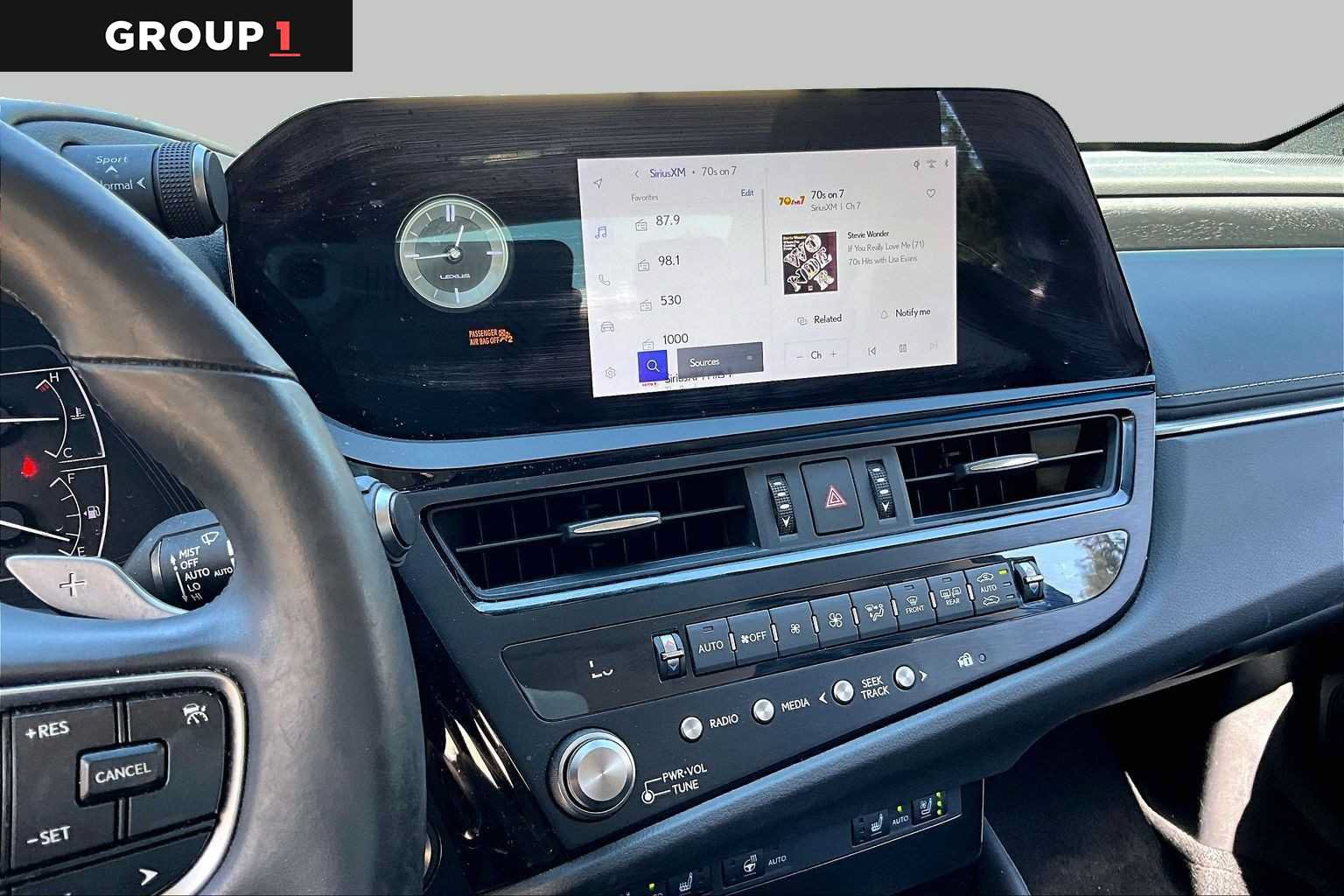 Used 2025 Lexus ES 350 w/ Premium Package FWD image 6
