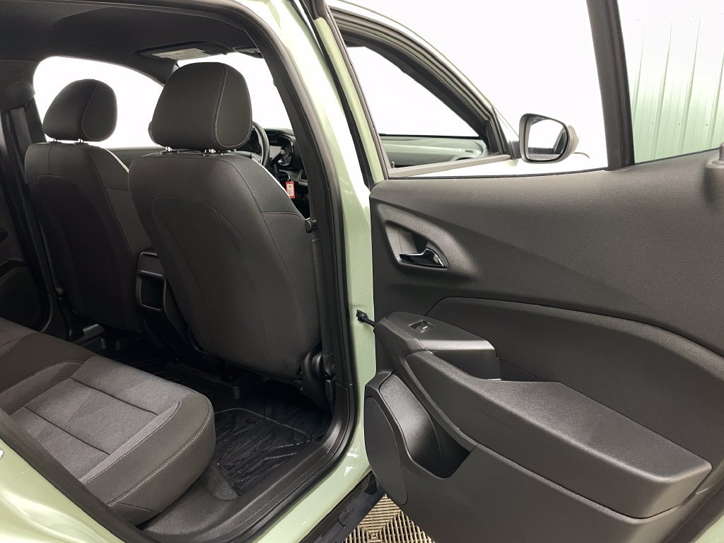 Certified 2024 Chevrolet Trax RS w/ Driver Confidence Package FWD image 38