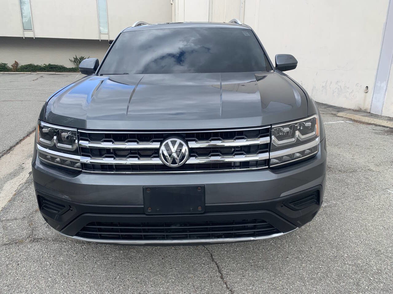 Used 2018 Volkswagen Atlas Launch Edition FWD image 3