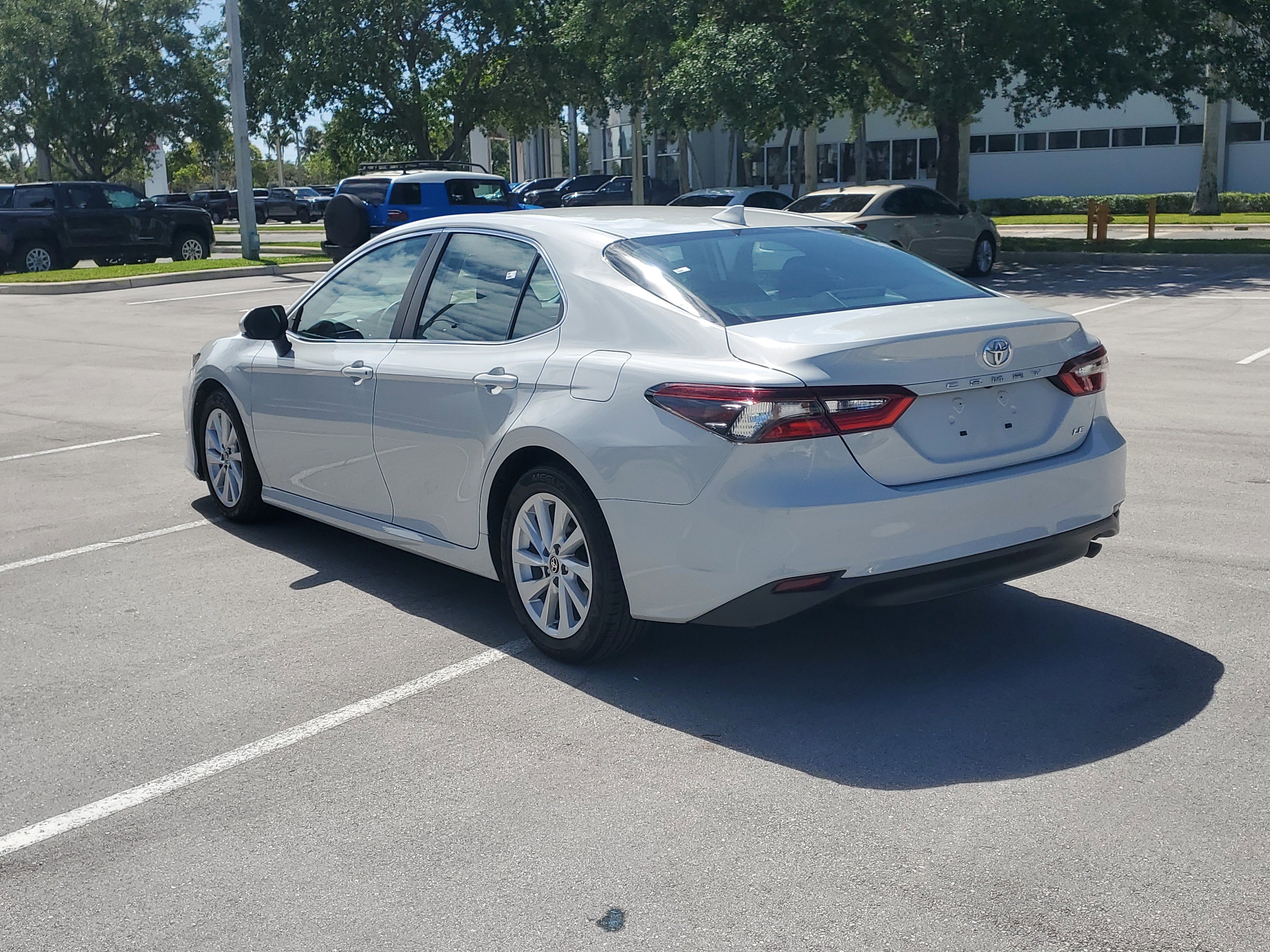 Used 2022 Toyota Camry LE image 5
