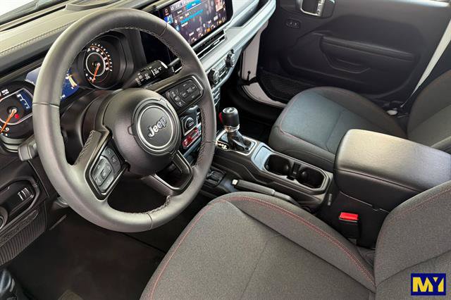 Used 2025 Jeep Wrangler Unlimited Rubicon w/ Convenience Group AWD/4WD image 10