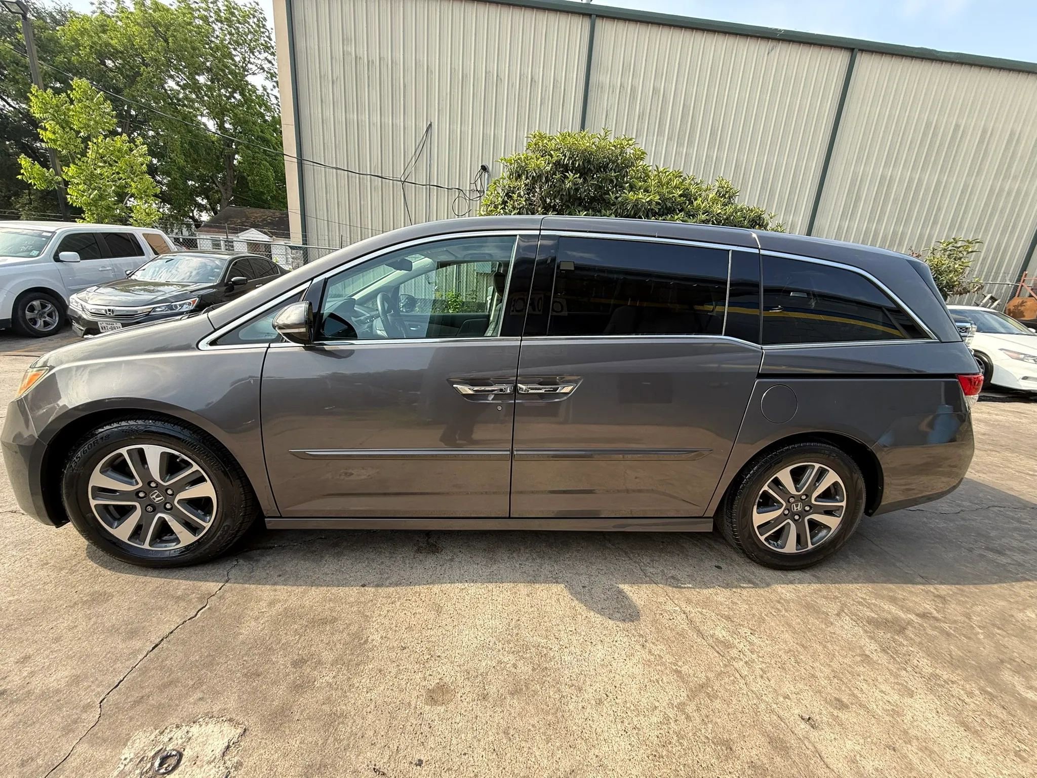 Used 2014 Honda Odyssey Touring image 4