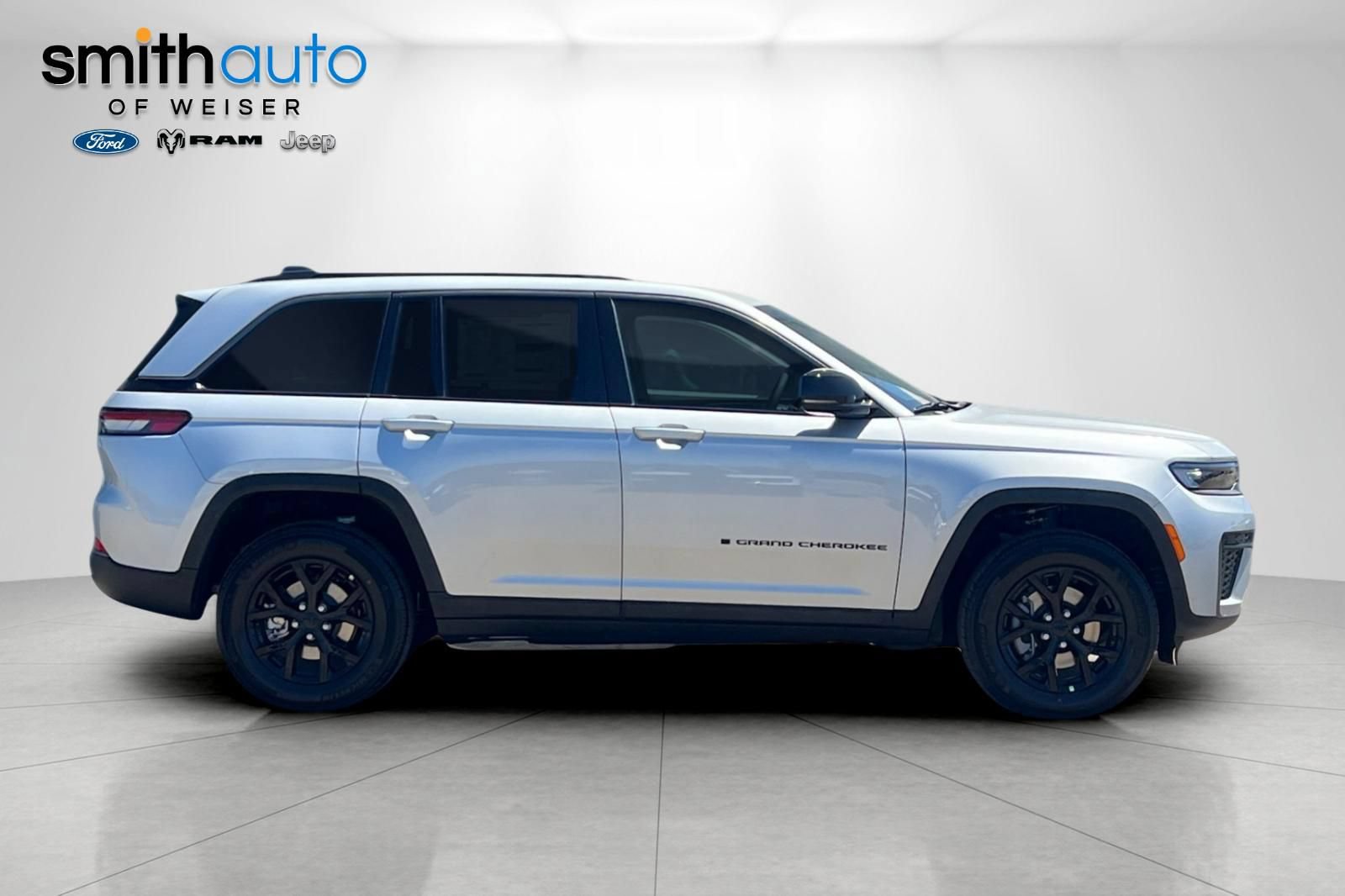New 2026 Jeep Grand Cherokee Altitude AWD/4WD image 4