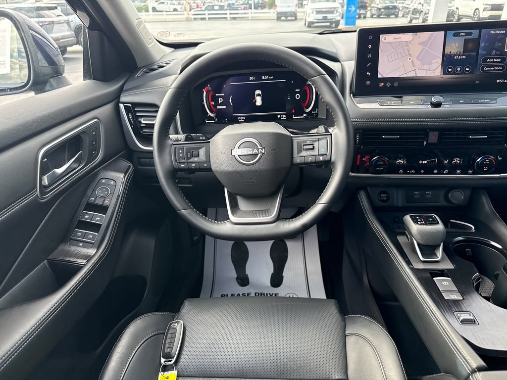 Used 2025 Nissan Rogue Platinum FWD image 16