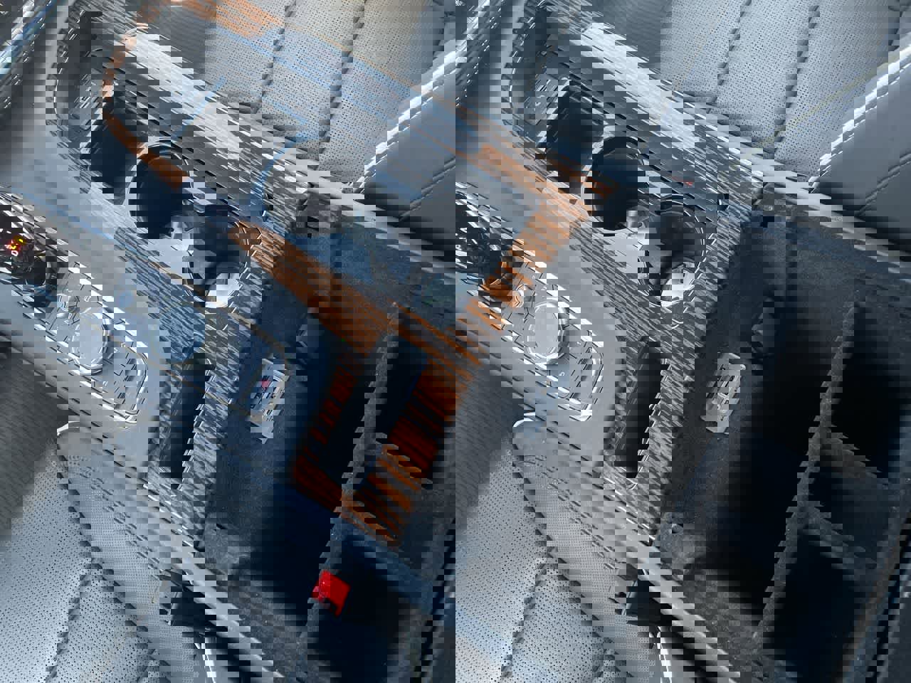 Used 2024 Cadillac Escalade ESV Premium Luxury image 28