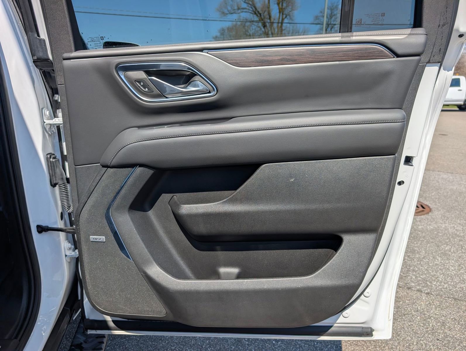 Certified 2023 Chevrolet Suburban Z71 w/ Luxury Package image 43