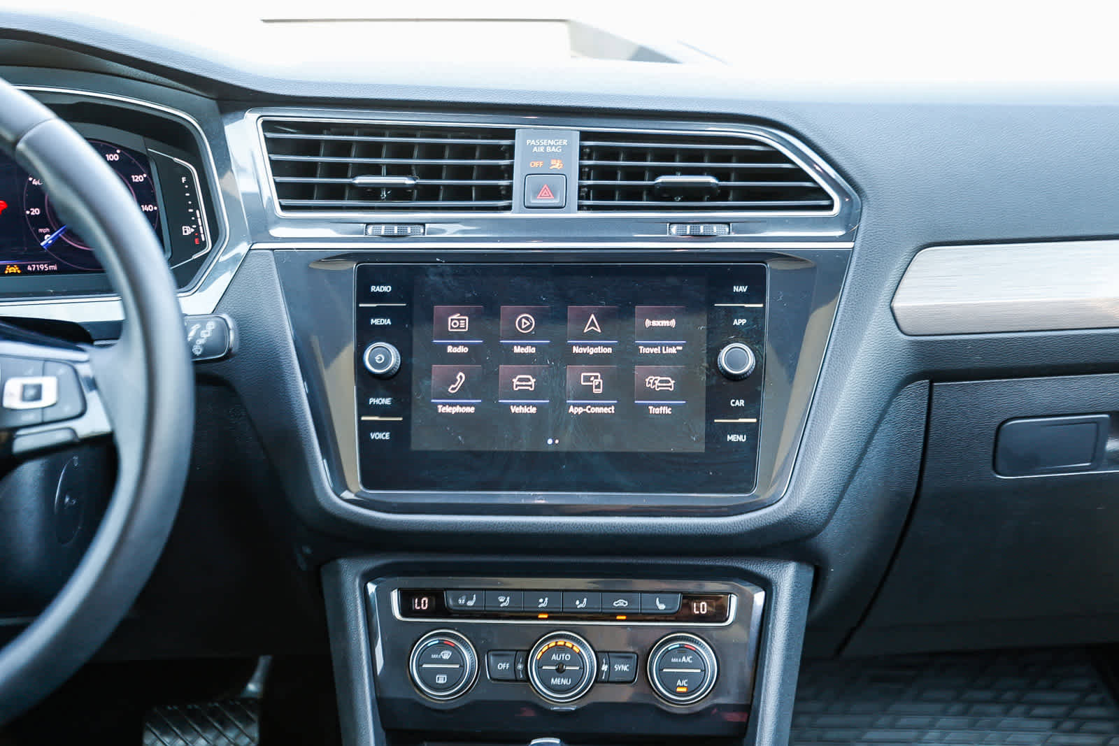 Used 2020 Volkswagen Tiguan SEL image 11