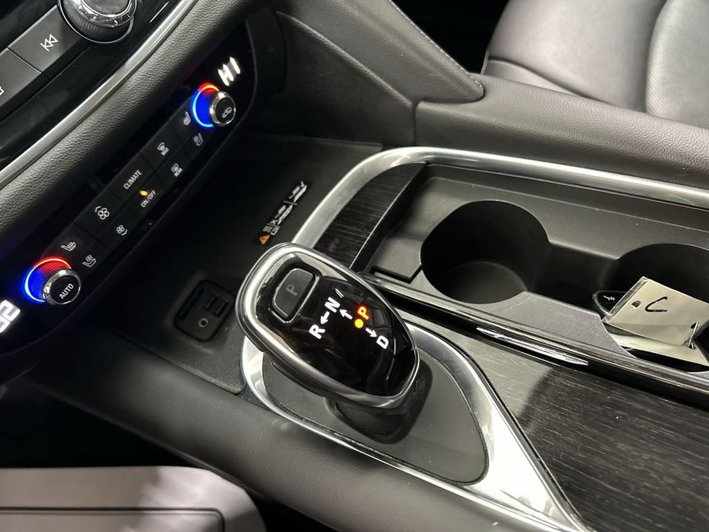 Used 2020 Buick Enclave Avenir w/ Avenir Technology Package AWD/4WD image 17