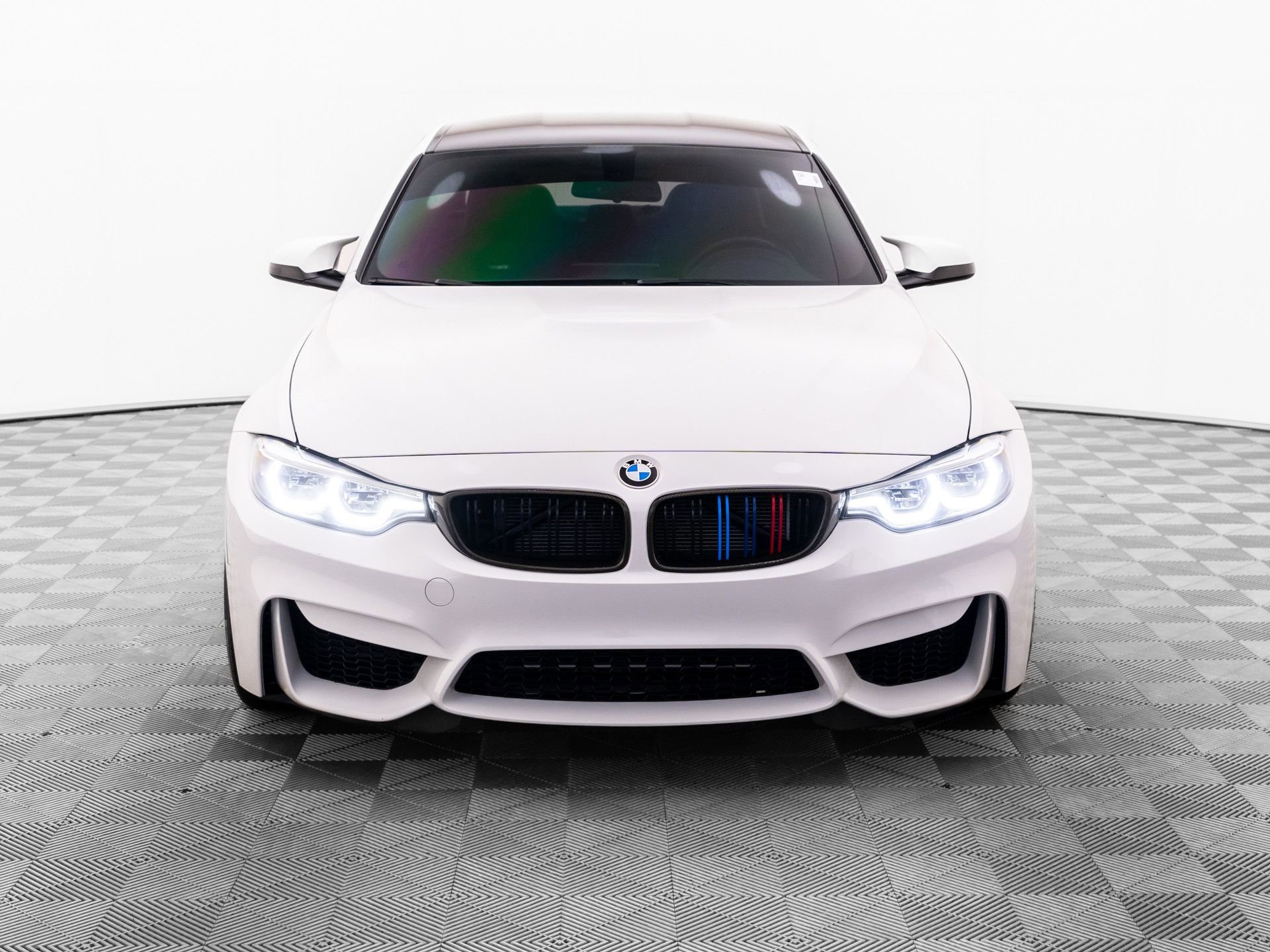 Used 2018 BMW M3 RWD image 9