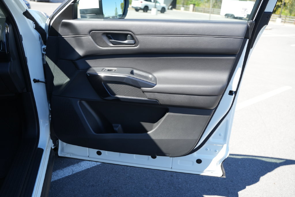 Used 2024 Nissan Pathfinder SV AWD/4WD image 21