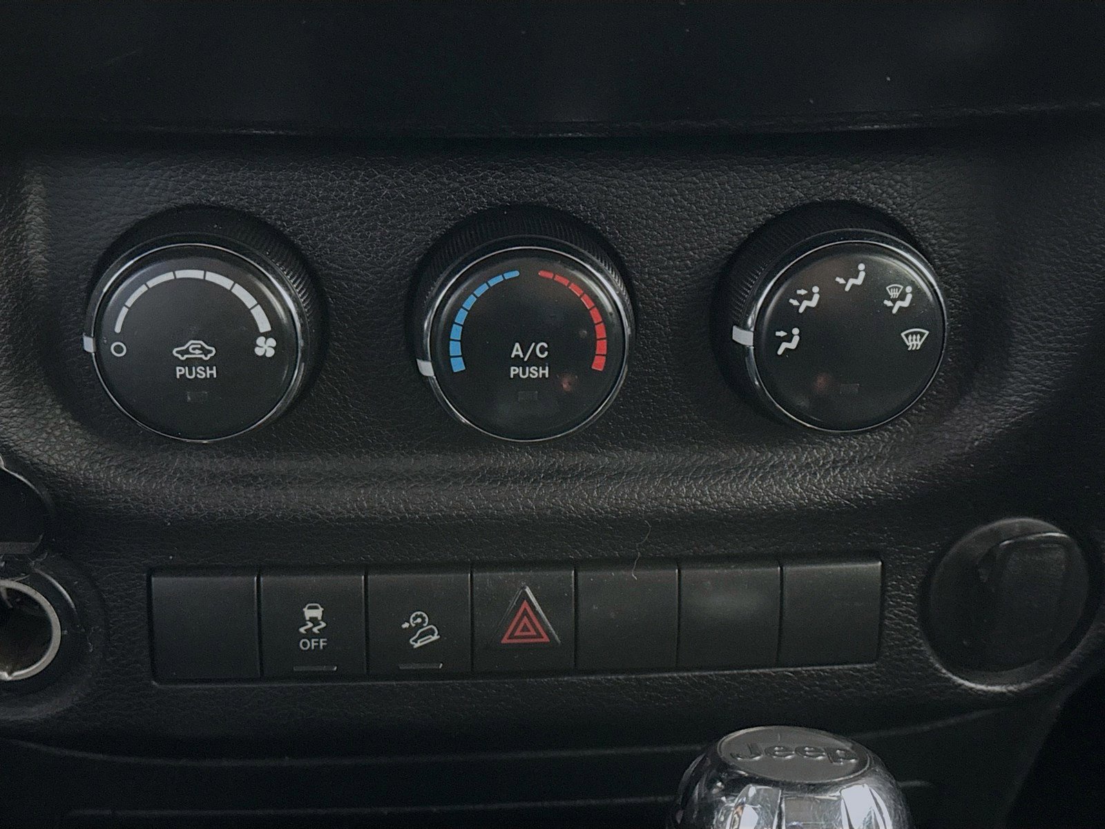 Used 2015 Jeep Wrangler Unlimited Sport w/ Connectivity Group AWD/4WD image 12