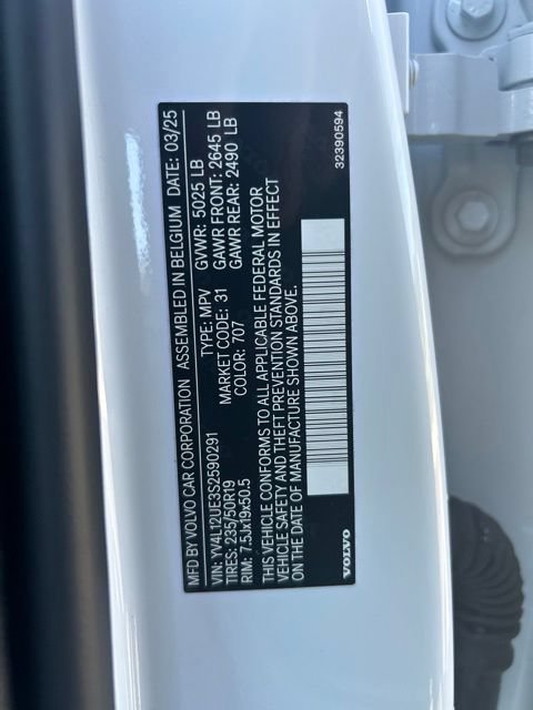 Certified 2025 Volvo XC40 B5 Plus AWD/4WD image 31