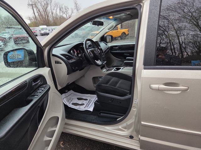 Used 2016 Dodge Grand Caravan SXT w/ Rear Park Assist Package FWD image 10