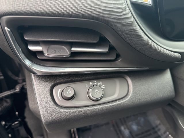 Used 2025 Buick Envista Preferred image 19