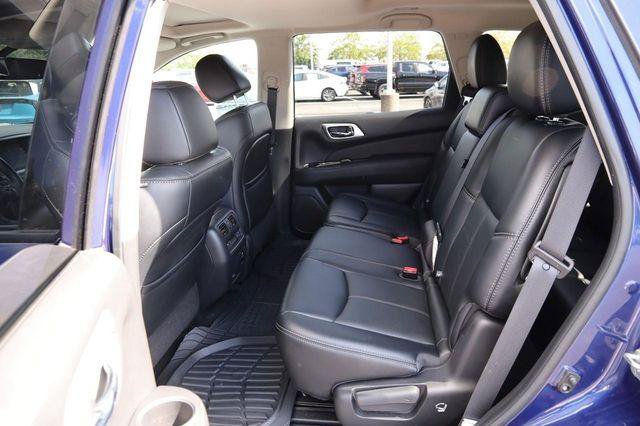 Used 2017 Nissan Pathfinder SL w/ SL Premium Package AWD/4WD image 11