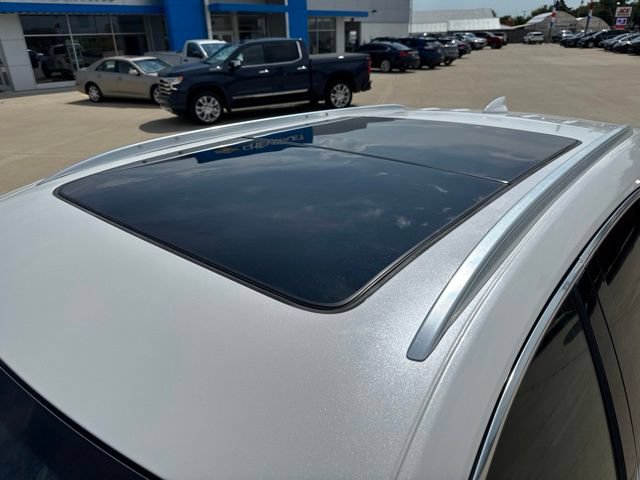 Used 2025 Cadillac XT5 Premium Luxury AWD/4WD image 2