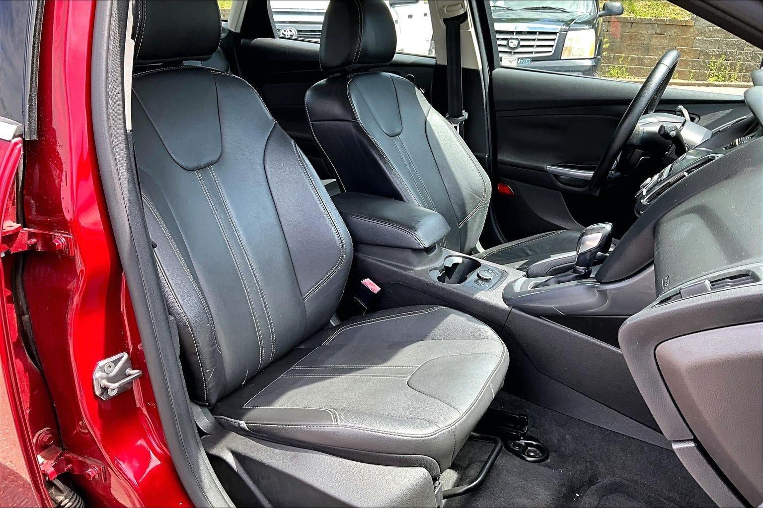 Used 2013 Ford Focus Titanium w/ Titanium Handling Pkg FWD image 6