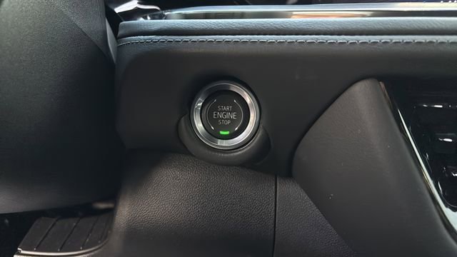 Used 2025 Chevrolet Suburban Z71 w/ Comfort Package image 29