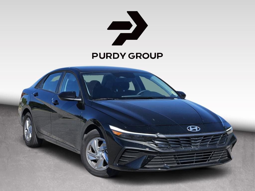 Used 2025 Hyundai Elantra SE image 1
