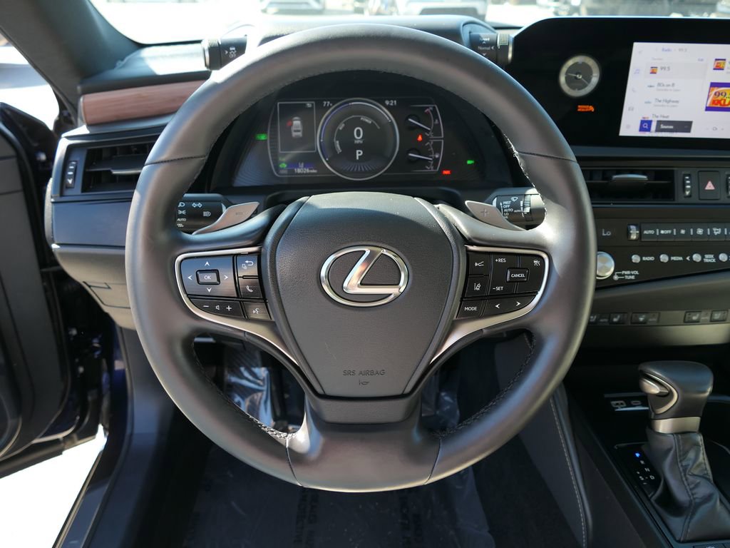 Used 2025 Lexus ES 300h w/ Premium Package image 18