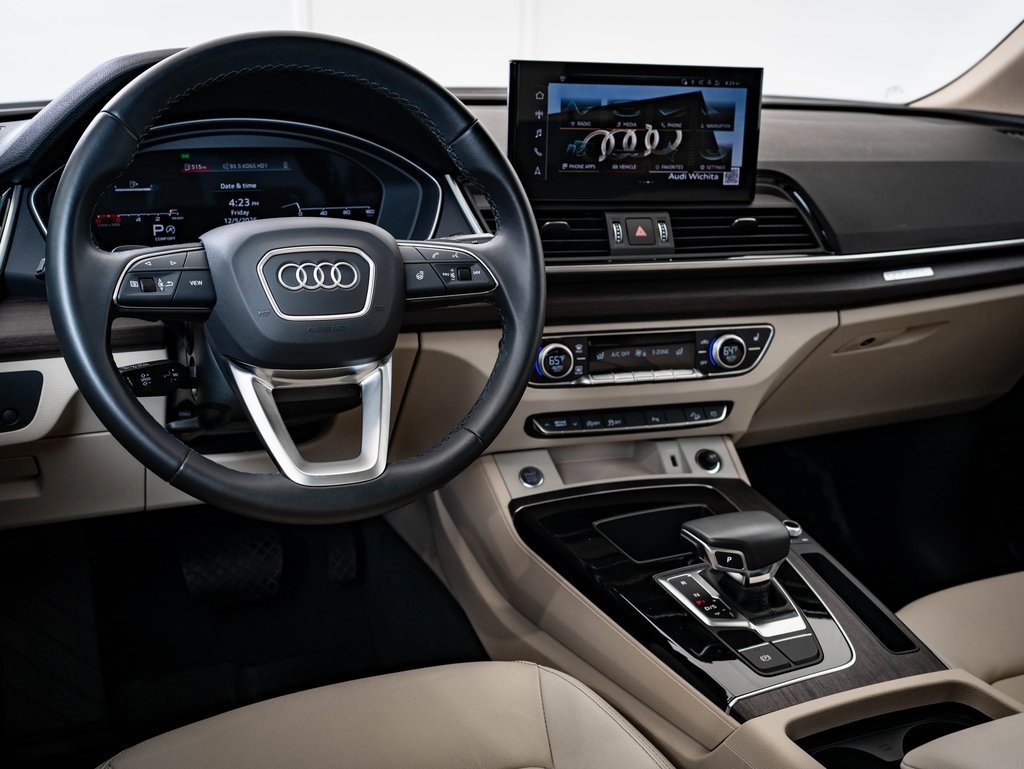 Certified 2025 Audi Q5 2.0T Premium w/ Convenience Plus Package image 4