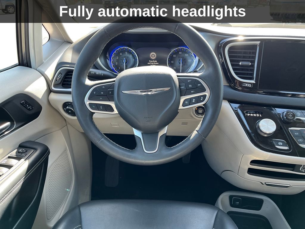 Used 2023 Chrysler Pacifica Touring-L FWD image 19
