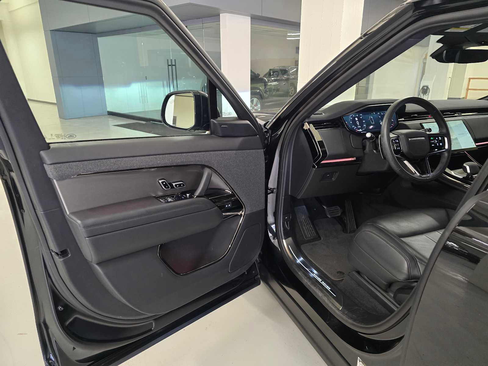 Used 2025 Land Rover Range Rover Sport SE AWD/4WD image 22