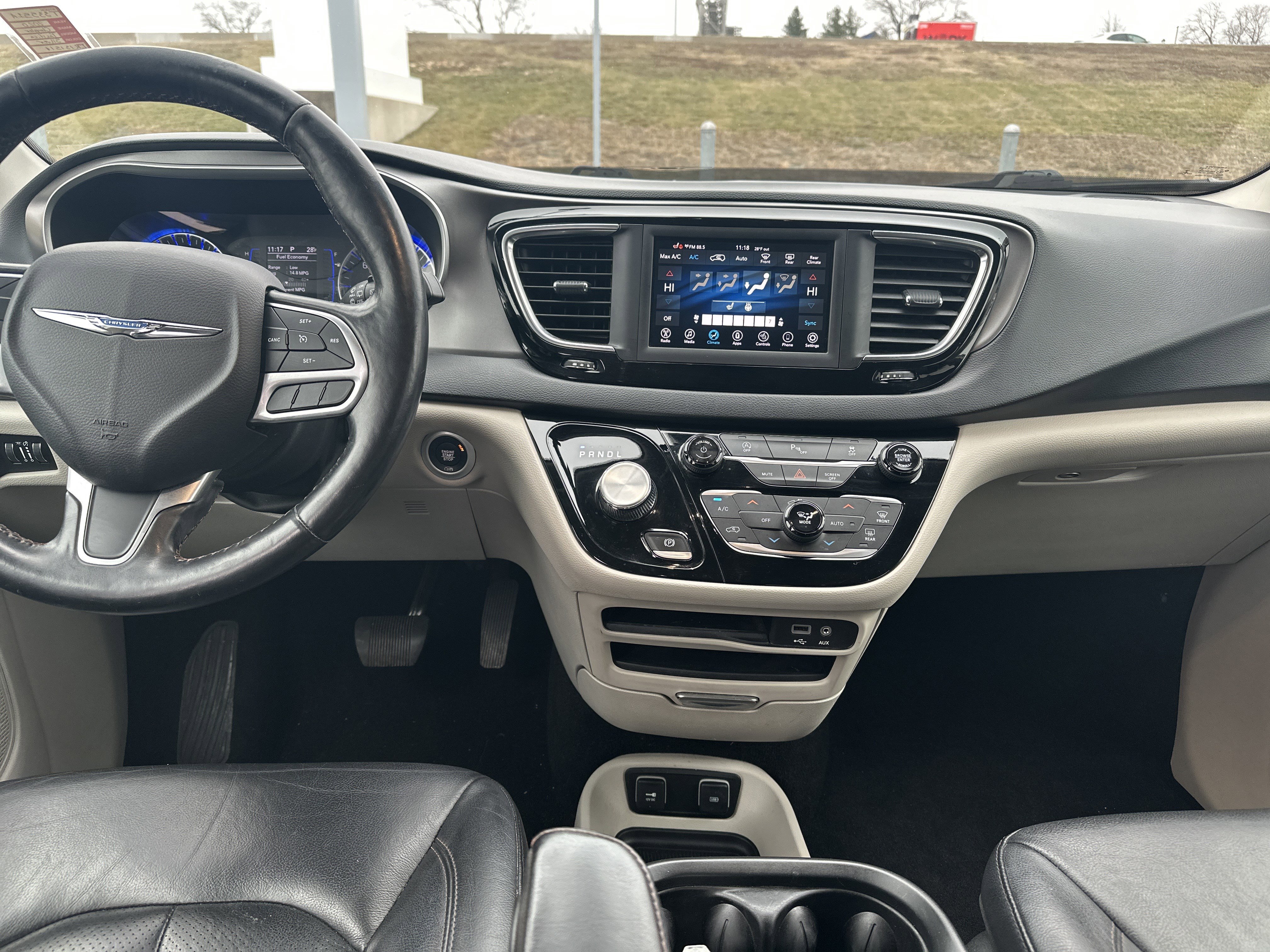 Used 2020 Chrysler Pacifica Touring-L image 30