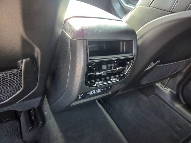 Used 2024 Jeep Grand Cherokee Limited w/ Black Appearance Package image 7