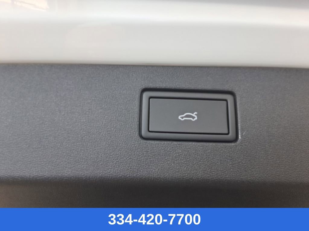 New 2025 Volkswagen Tiguan SE image 21