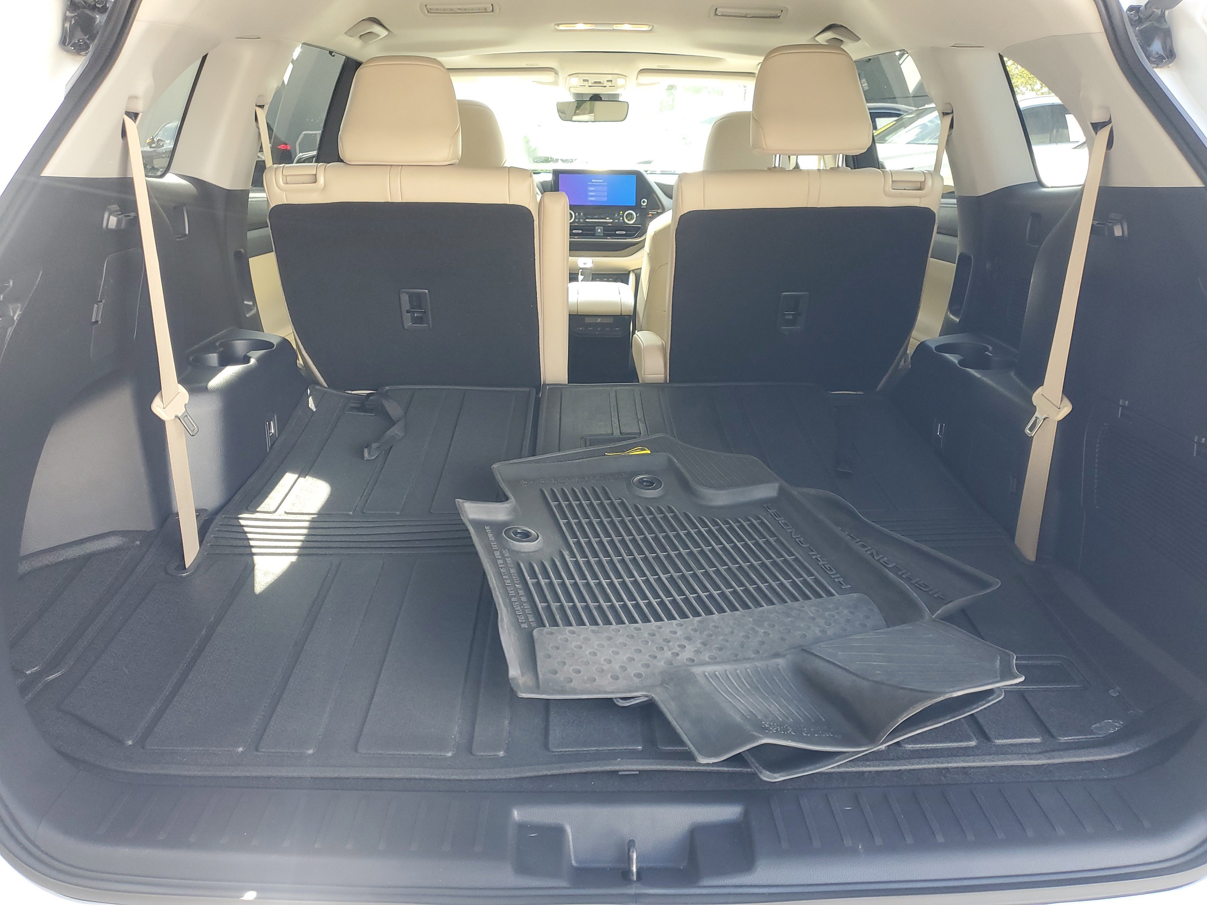 Used 2024 Toyota Highlander XLE image 8