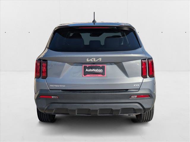 Used 2023 Kia Sorento LX image 7