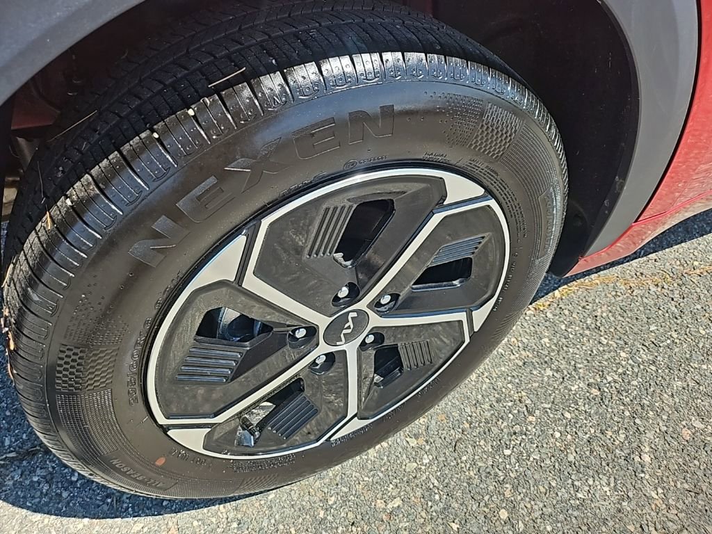 Used 2025 Kia Niro EX image 18