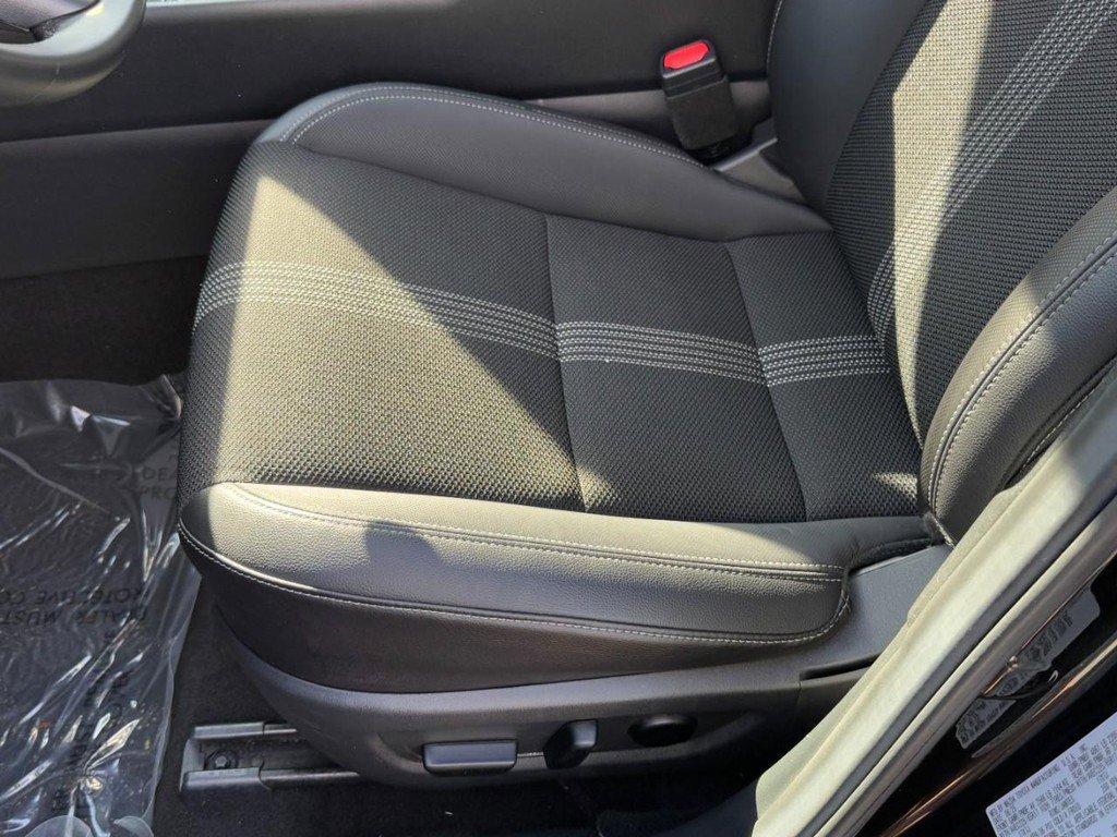 Used 2025 MAZDA CX-50 AWD 2.5 S w/ Premium Package image 22