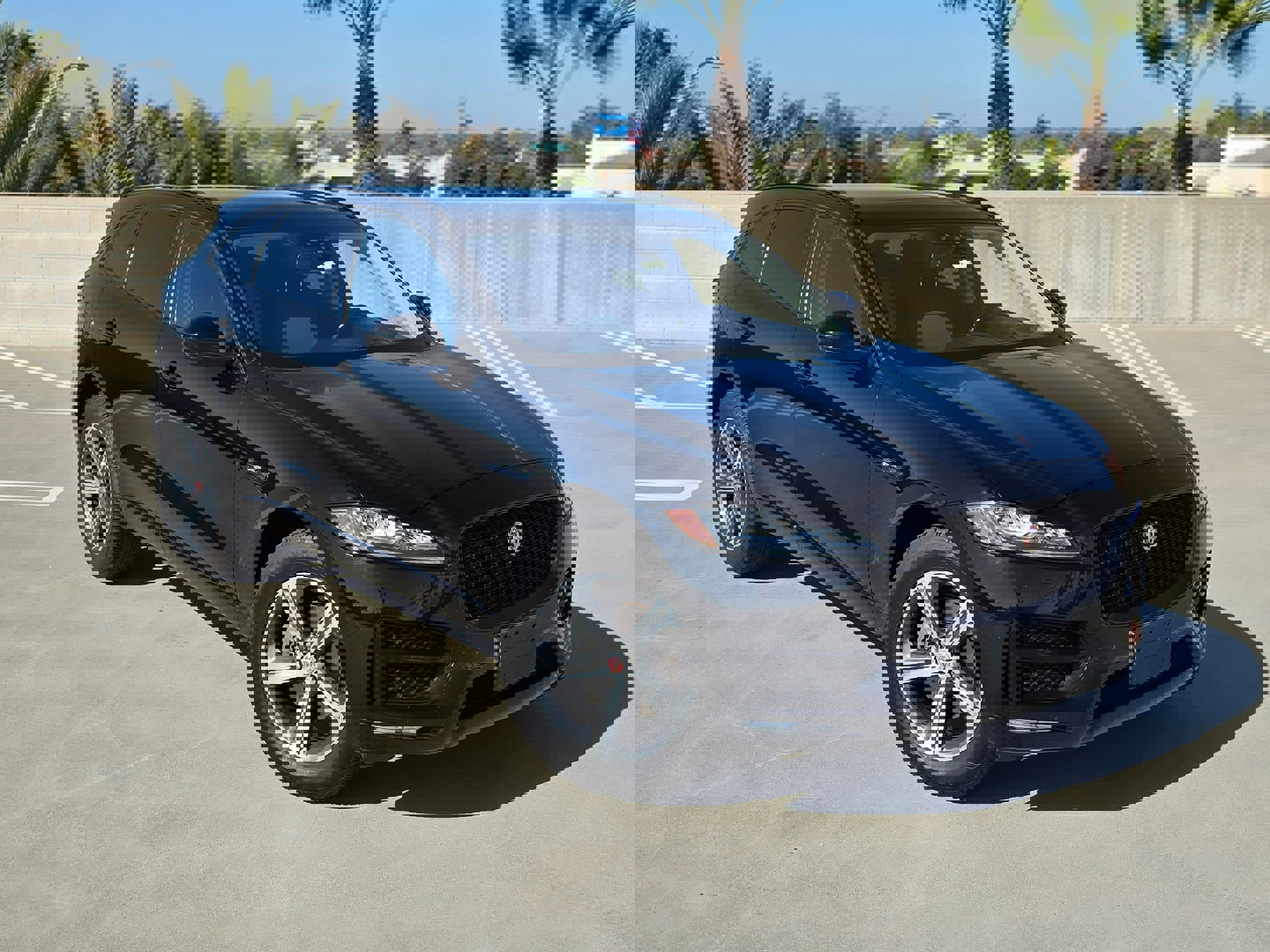 Used 2017 Jaguar F-PACE R-Sport AWD/4WD image 2