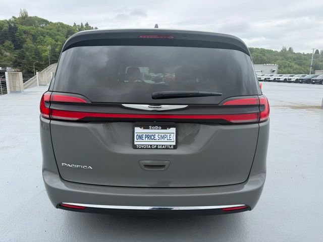 Used 2022 Chrysler Pacifica Touring-L FWD image 7
