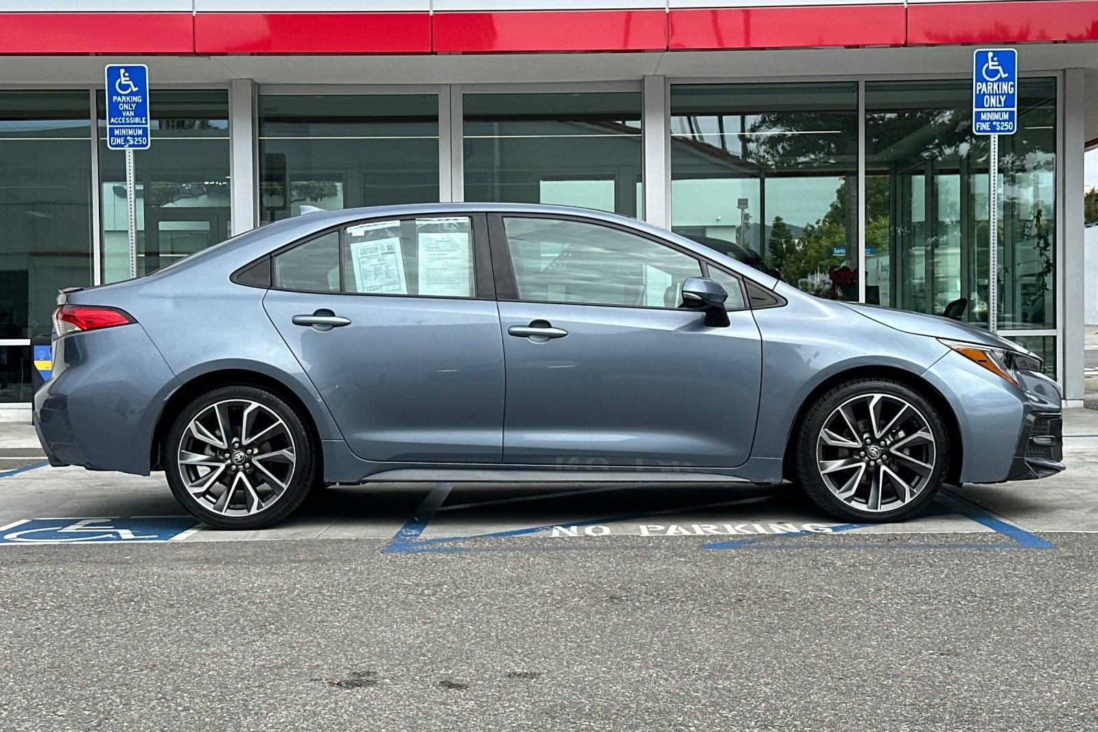 Used 2020 Toyota Corolla SE w/ Carpet Mat Package (TMS) FWD image 3