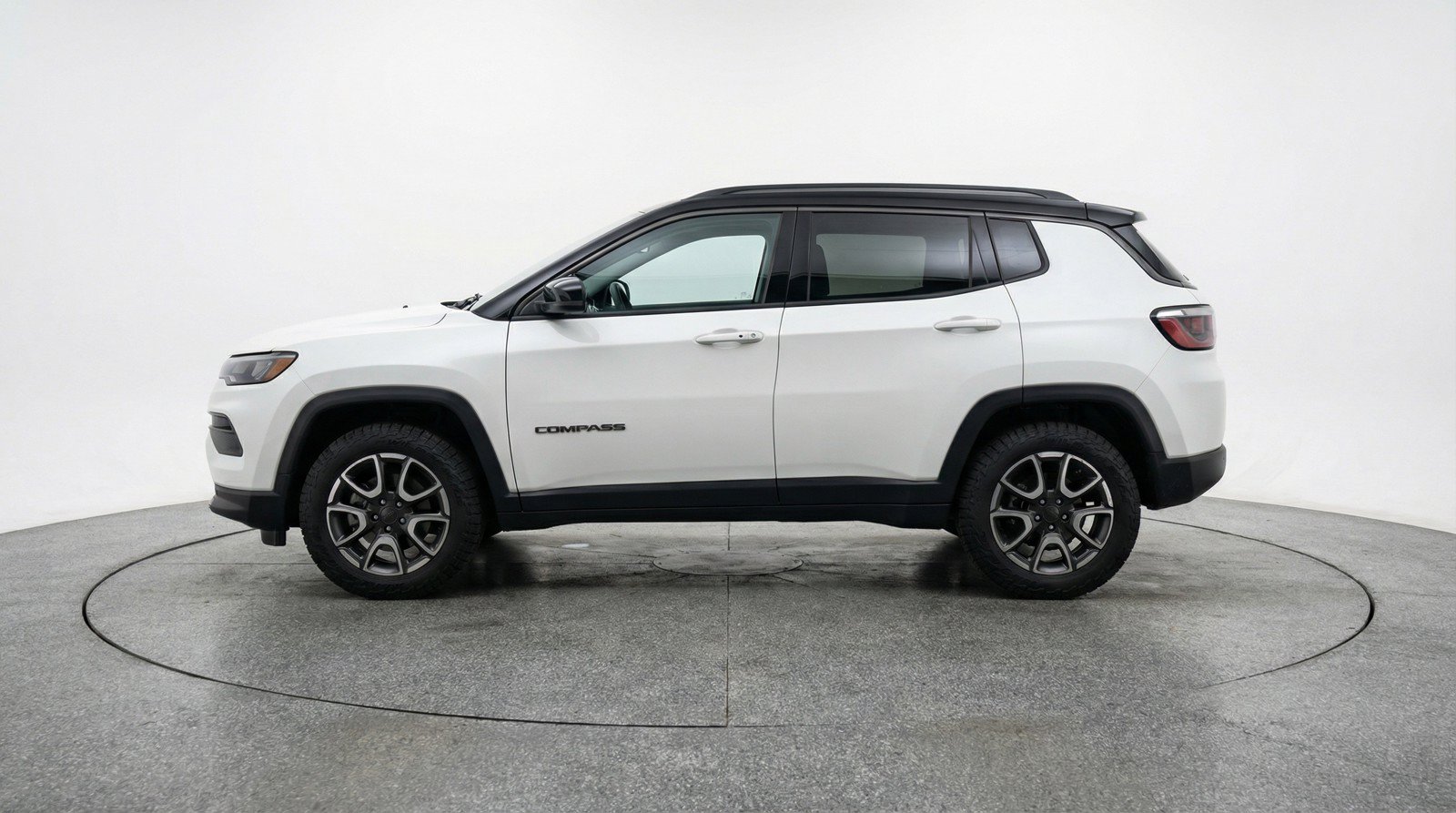 Used 2025 Jeep Compass Trailhawk AWD/4WD image 5