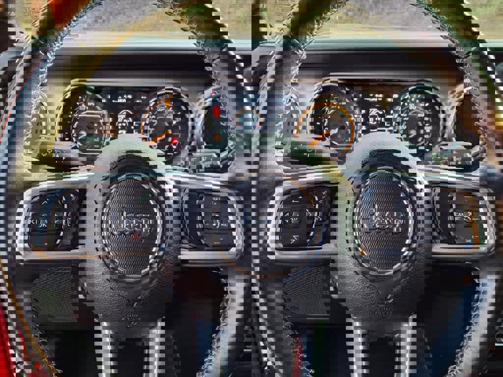 Used 2018 Jeep Wrangler Unlimited Sahara image 19