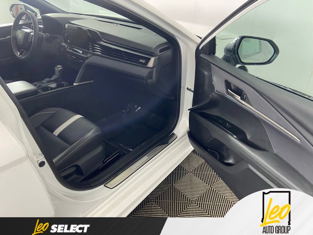 Used 2025 Toyota Camry SE FWD image 17