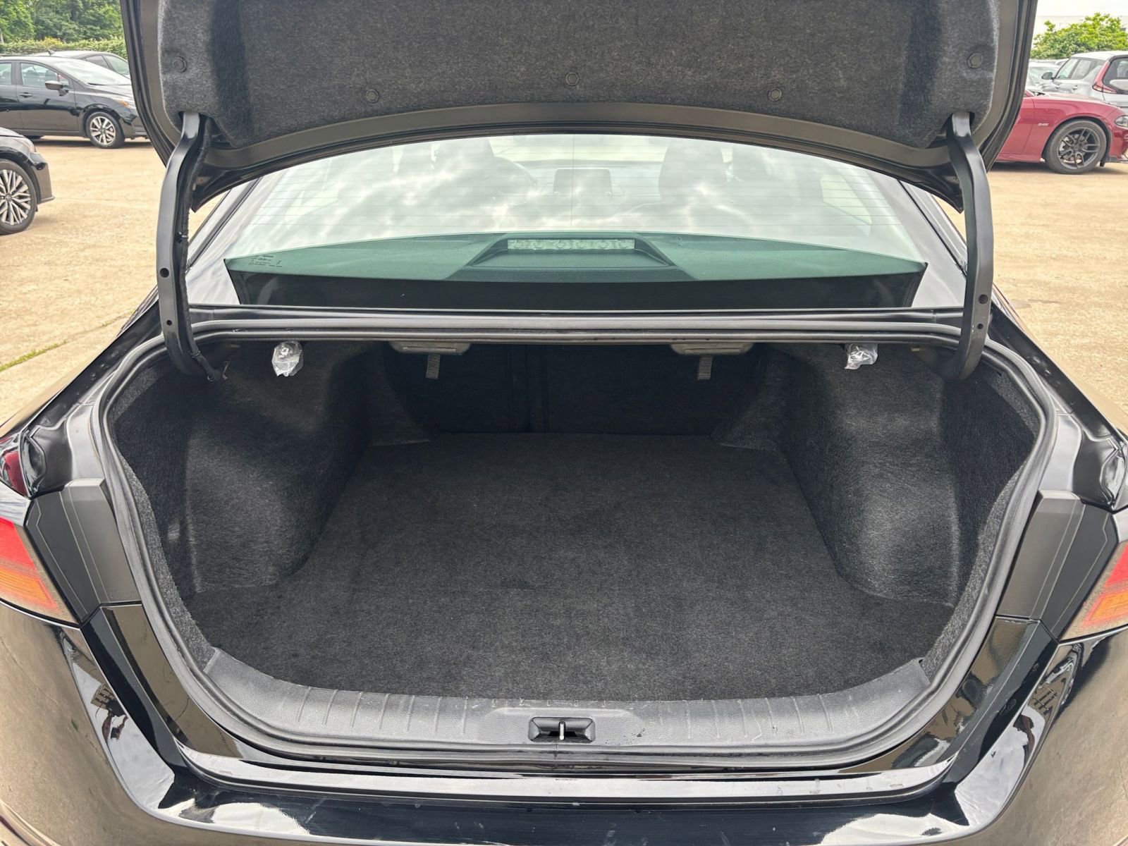 Used 2025 Nissan Altima 2.5 SV FWD image 31