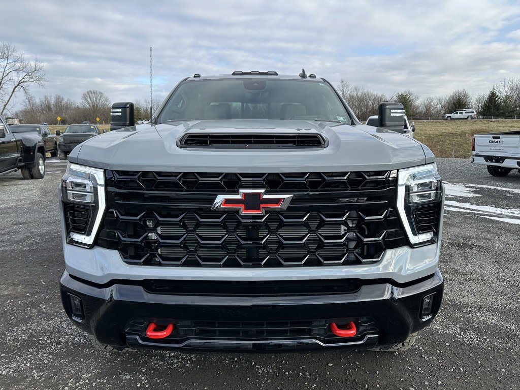 Used 2024 Chevrolet Silverado 2500 ZR2 w/ Technology Package image 11